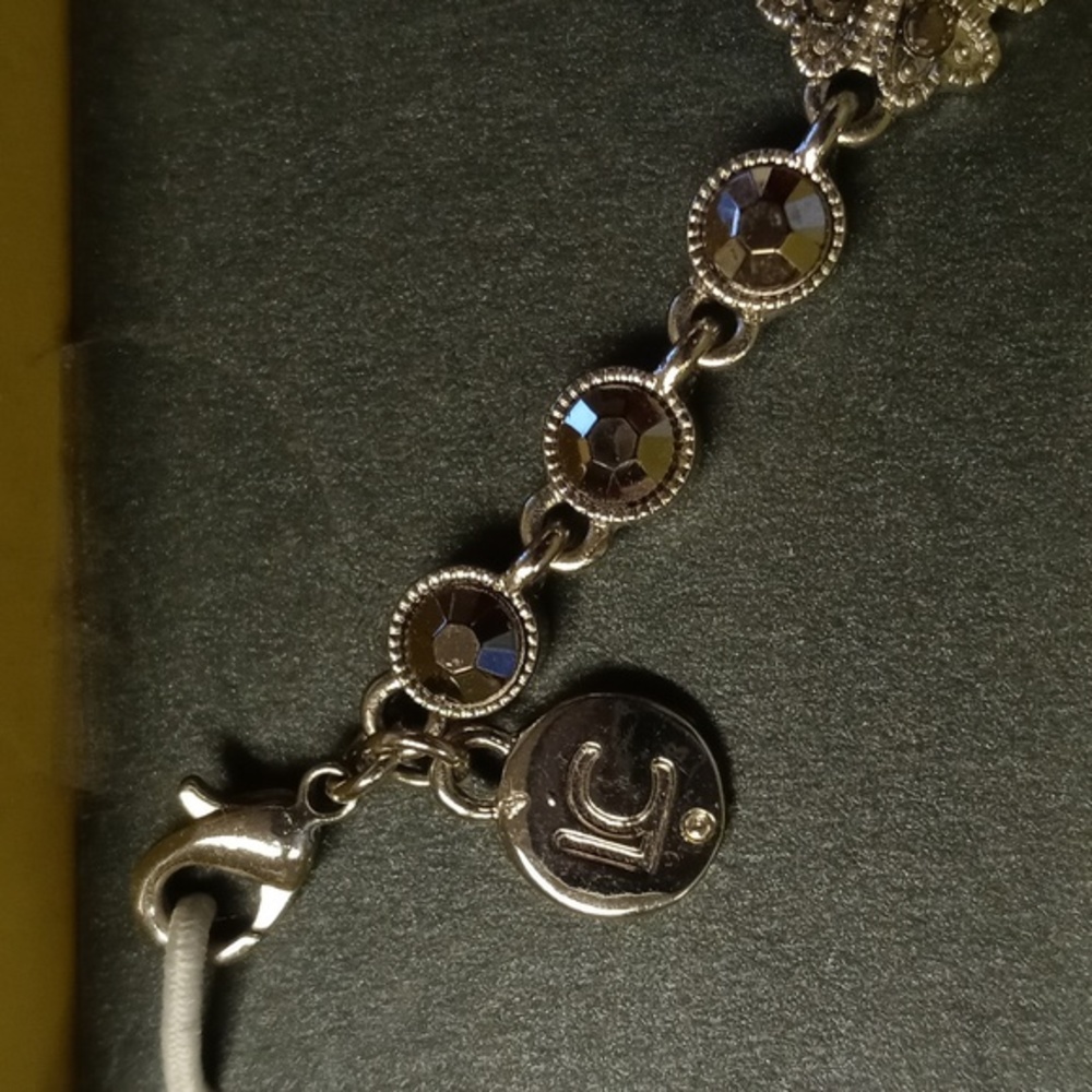 Liz Claiborne Silver Flower Bracelet - Picture 5 of 5